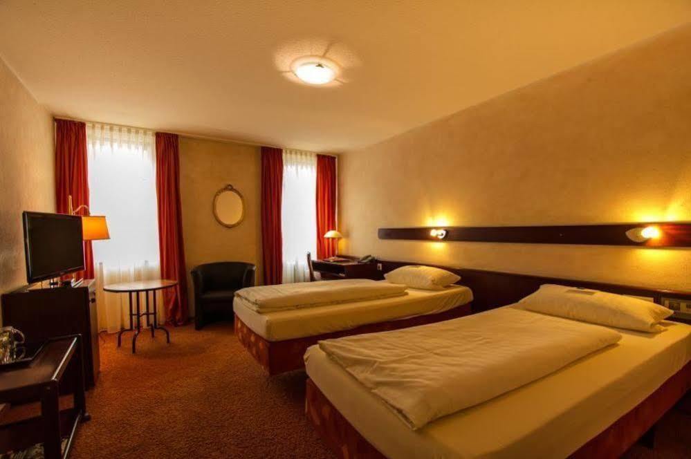 Stadt-Hotel Loerrach Gbr Zewnętrze zdjęcie
